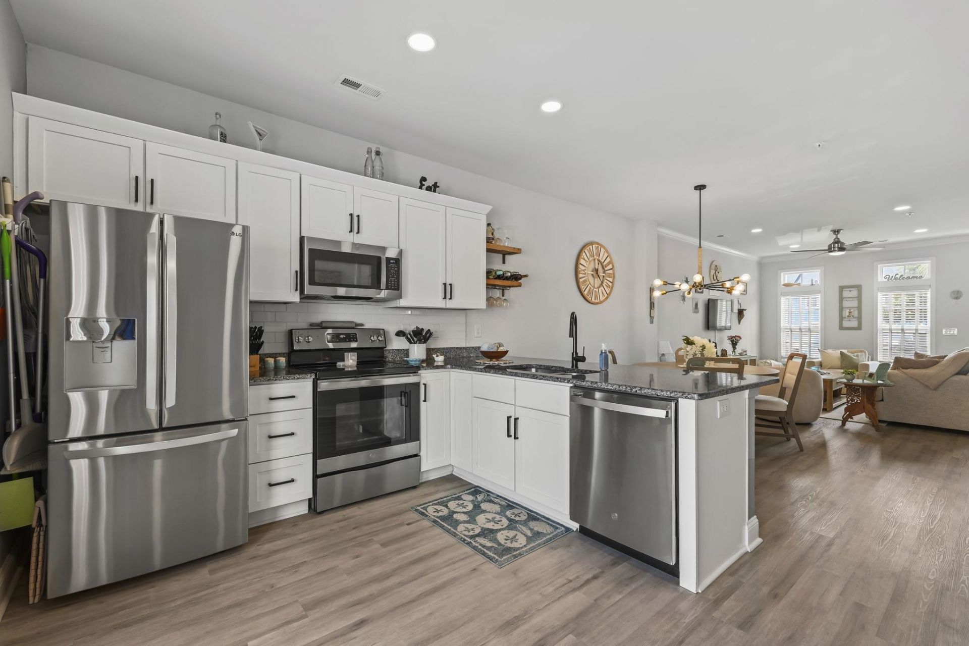 793 Moen Pl. Photo 13