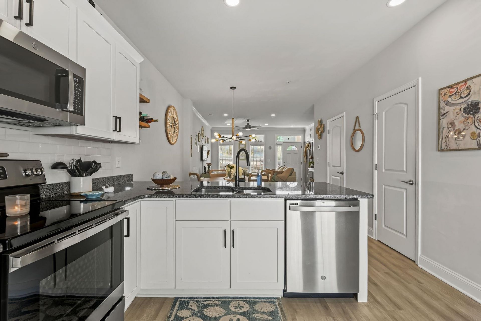 793 Moen Pl. Photo 15