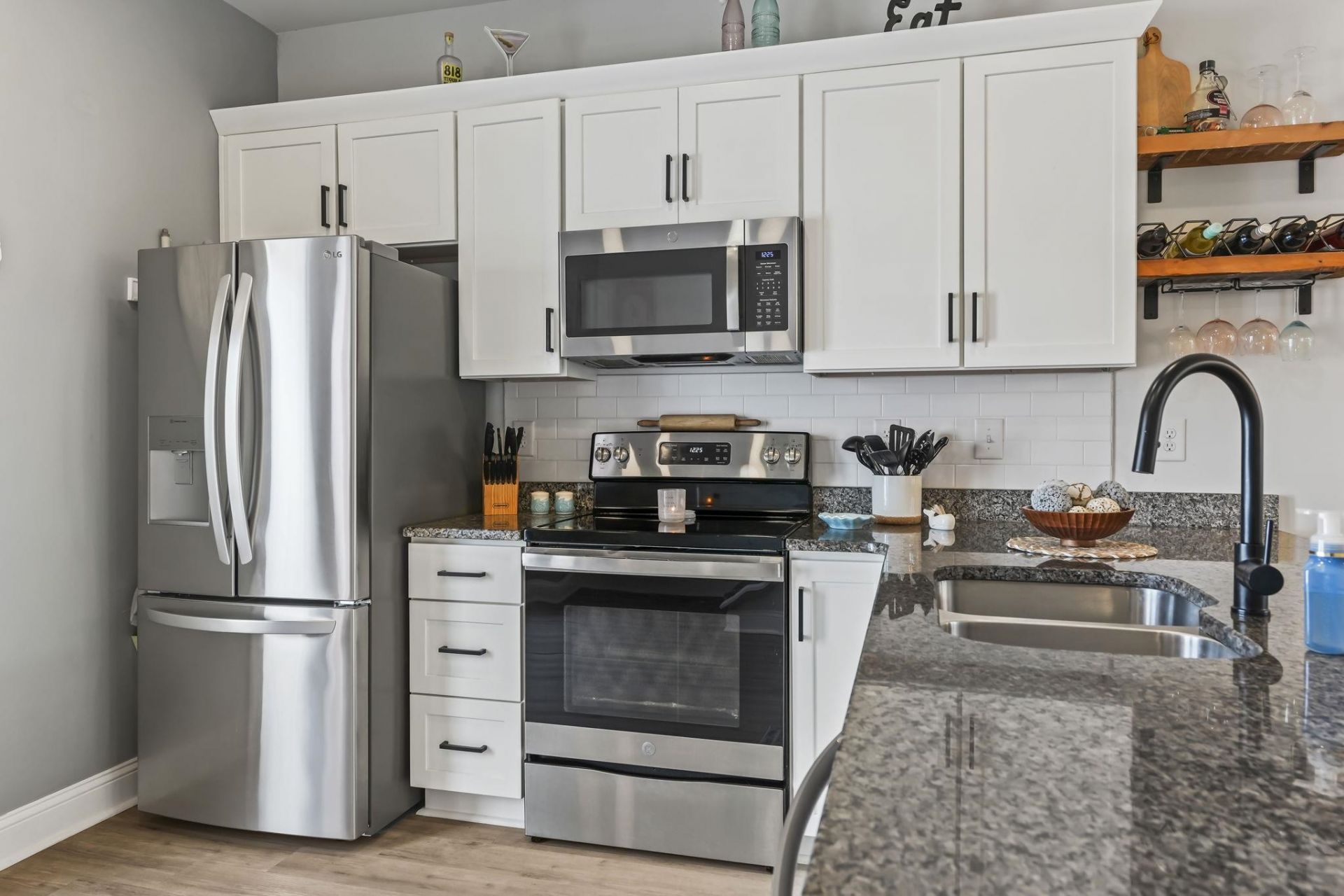 793 Moen Pl. Photo 16
