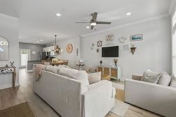793 Moen Pl. photo 4