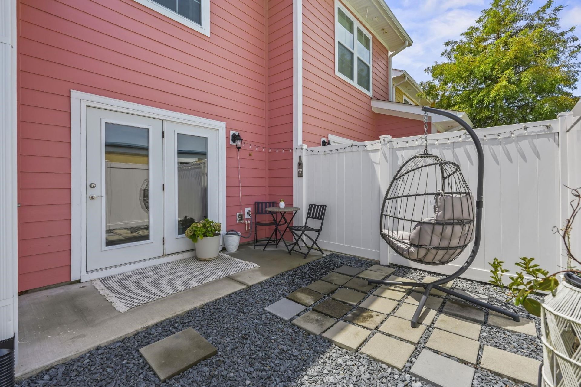 793 Moen Pl. Photo 31