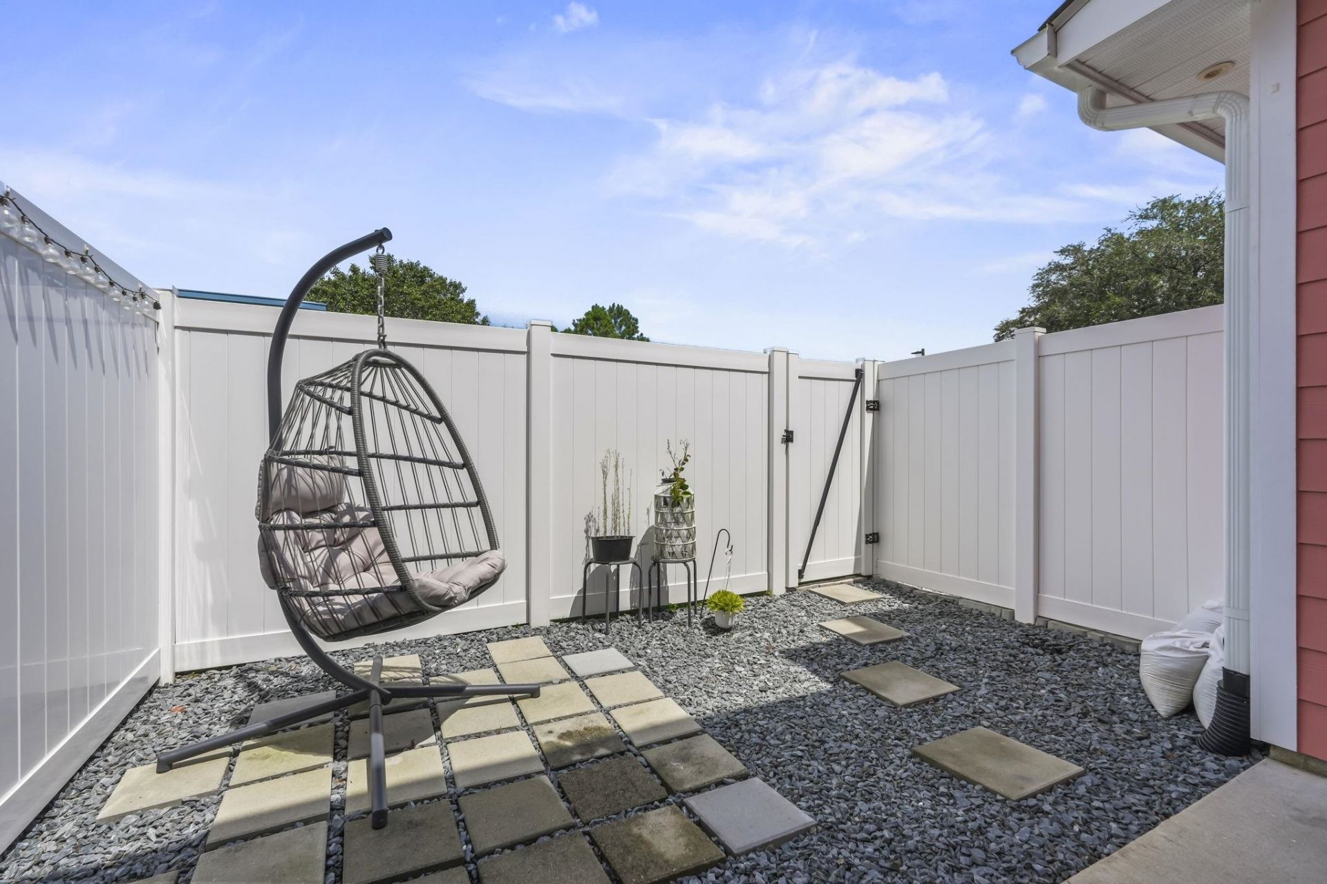 793 Moen Pl. Photo 33