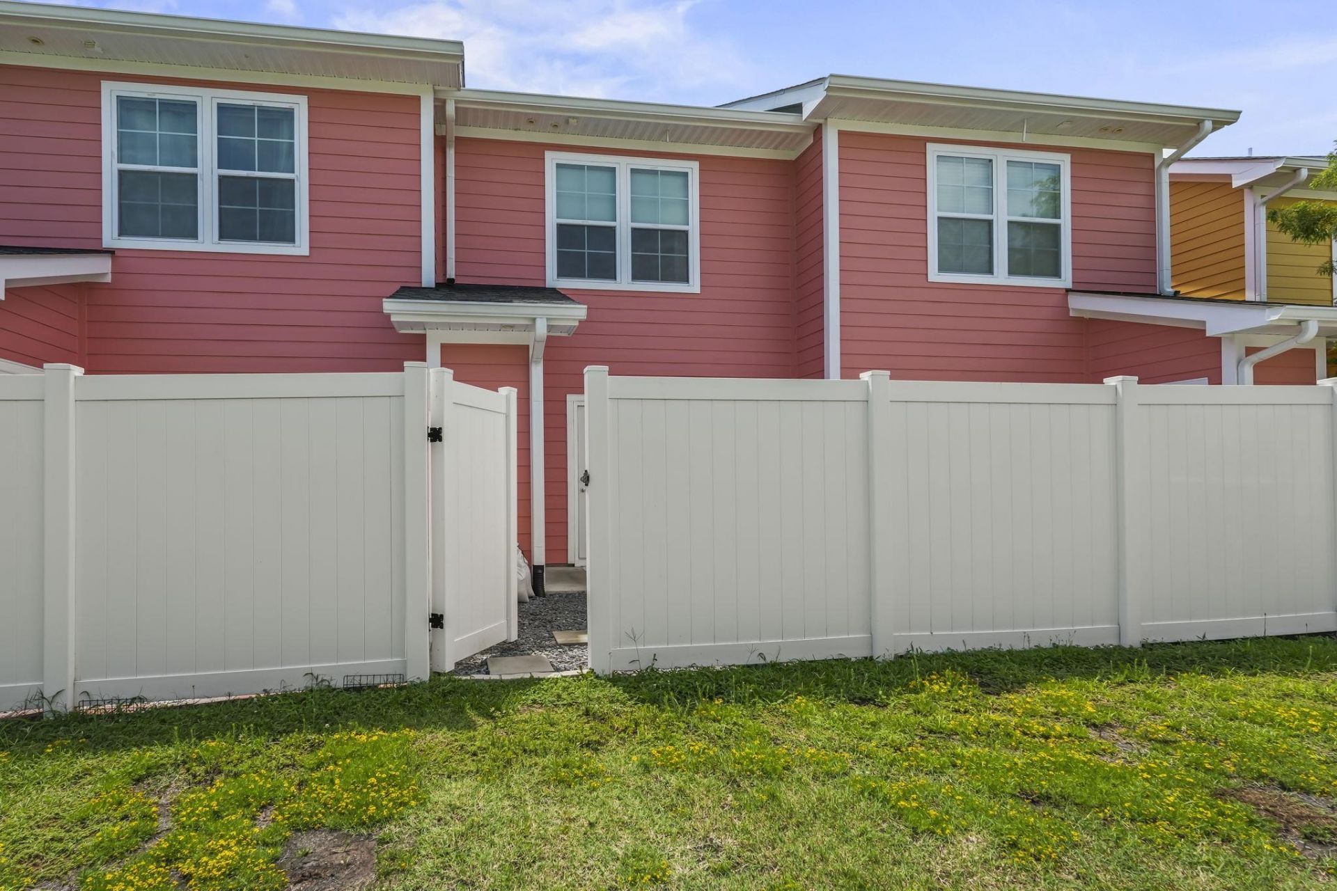 793 Moen Pl. Photo 34