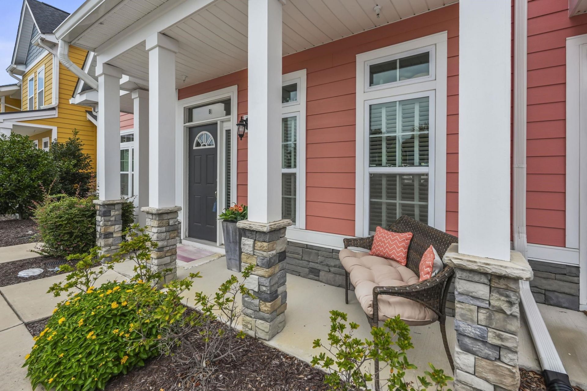 793 Moen Pl. Photo 37
