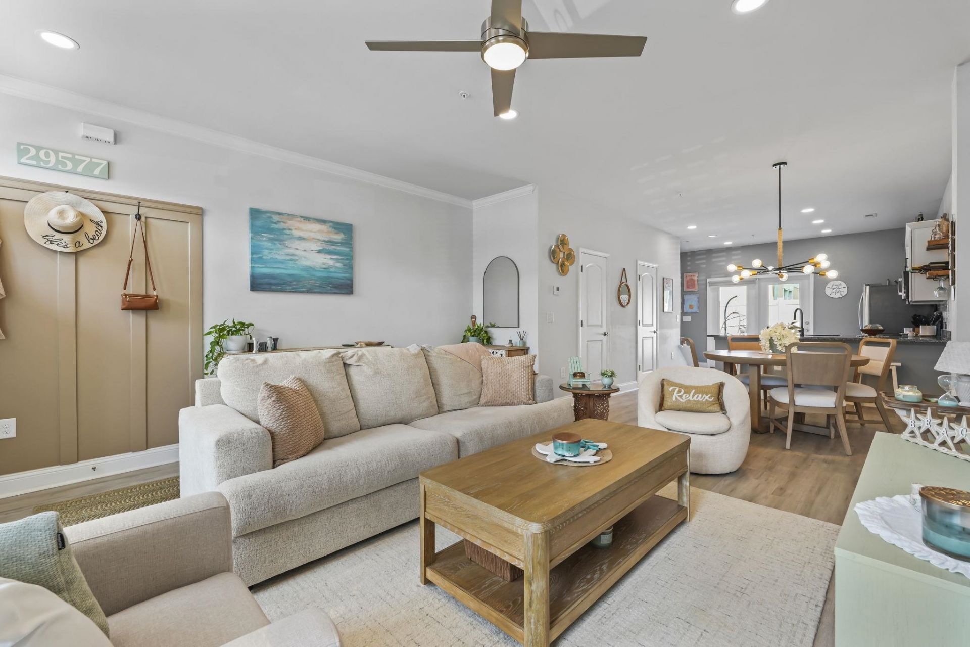 793 Moen Pl. Photo 4
