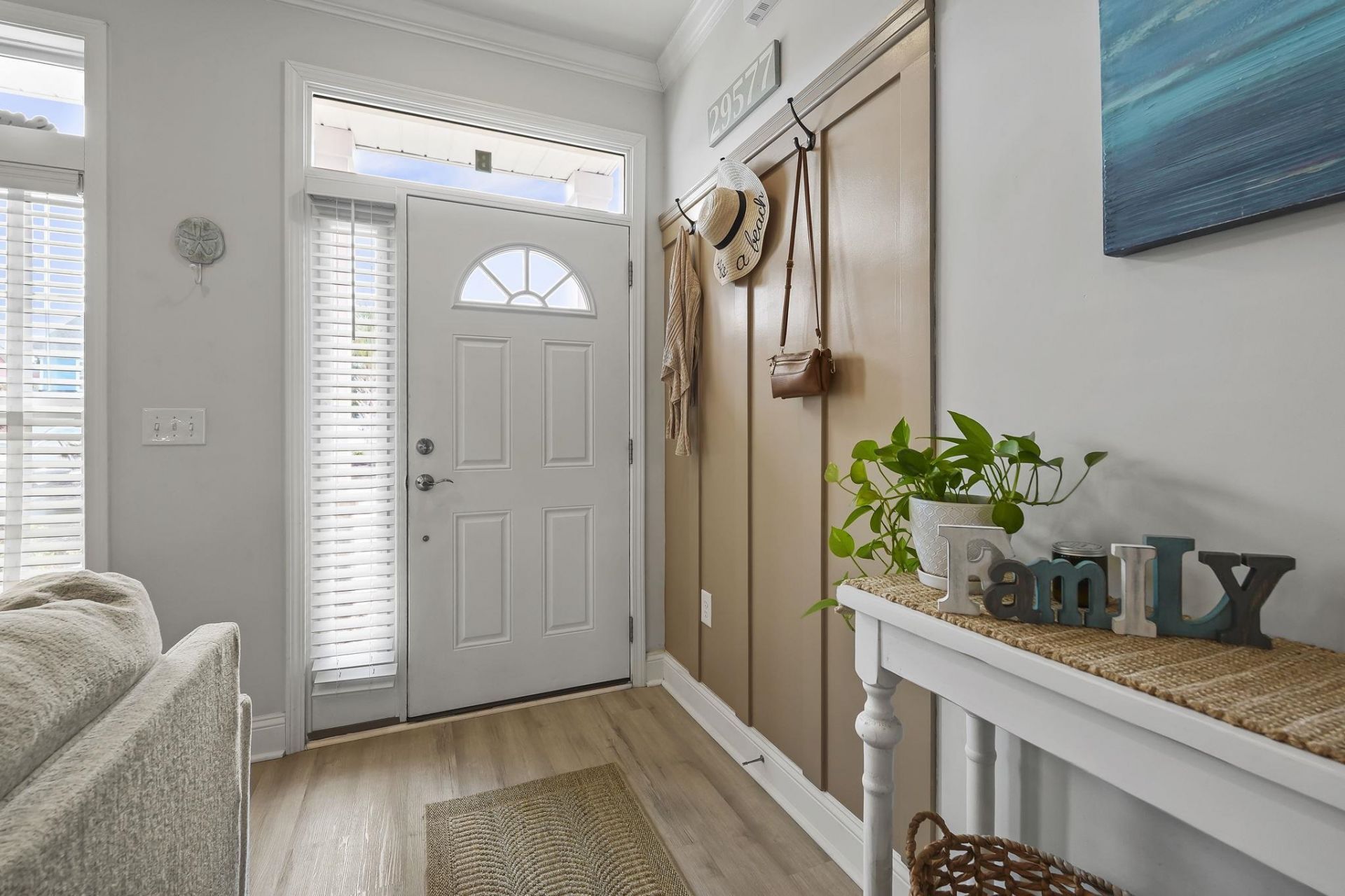 793 Moen Pl. Photo 8