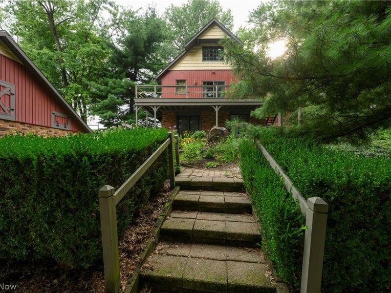 962 Shane Drive SW, Sugarcreek, OH 44681 Photo 2
