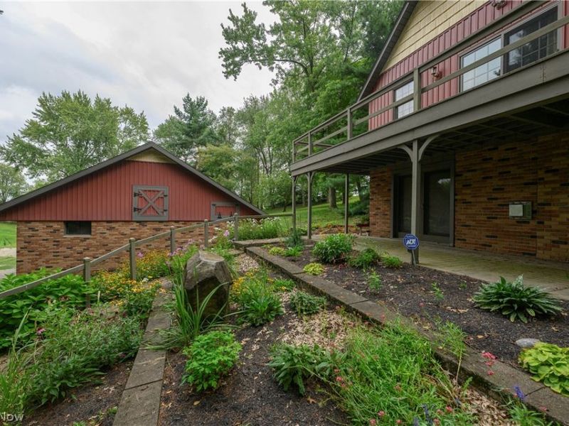 962 Shane Drive SW, Sugarcreek, OH 44681 Photo 4
