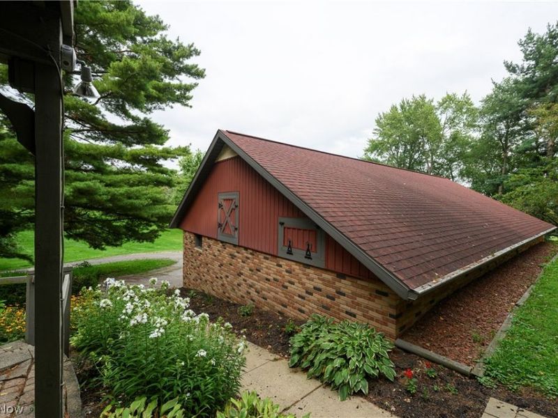 962 Shane Drive SW, Sugarcreek, OH 44681 Photo 5