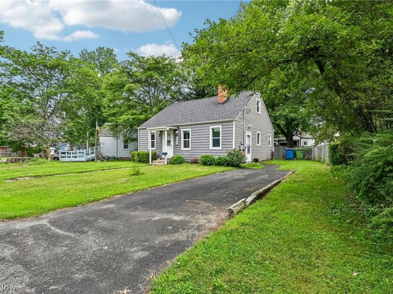 37531 Willow Drive, Eastlake, OH 44095 Photo 3