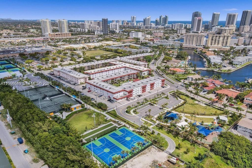 580 Egret Dr , Unit 108, Hallandale Beach, FL 33009 Photo