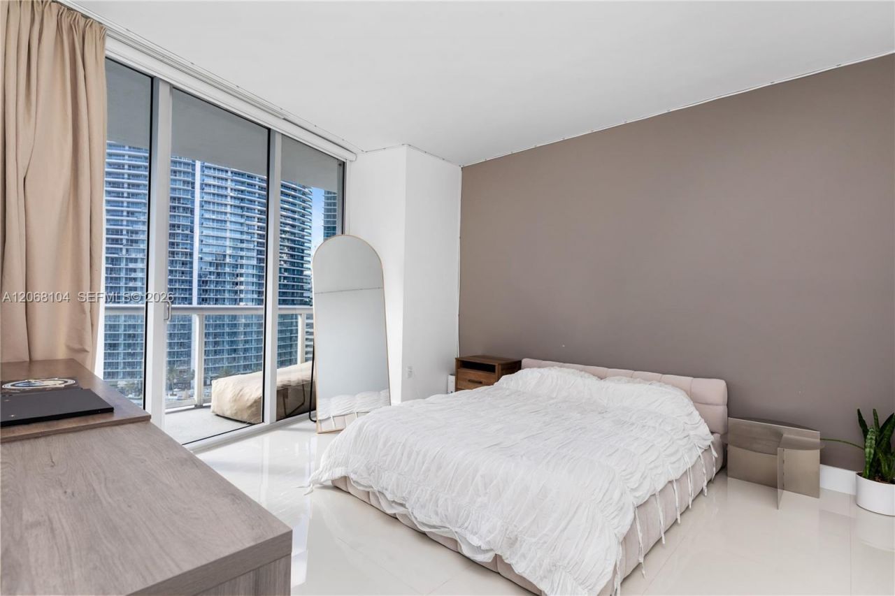 465 Brickell Ave , Unit 2504, Miami, FL 33131 Photo