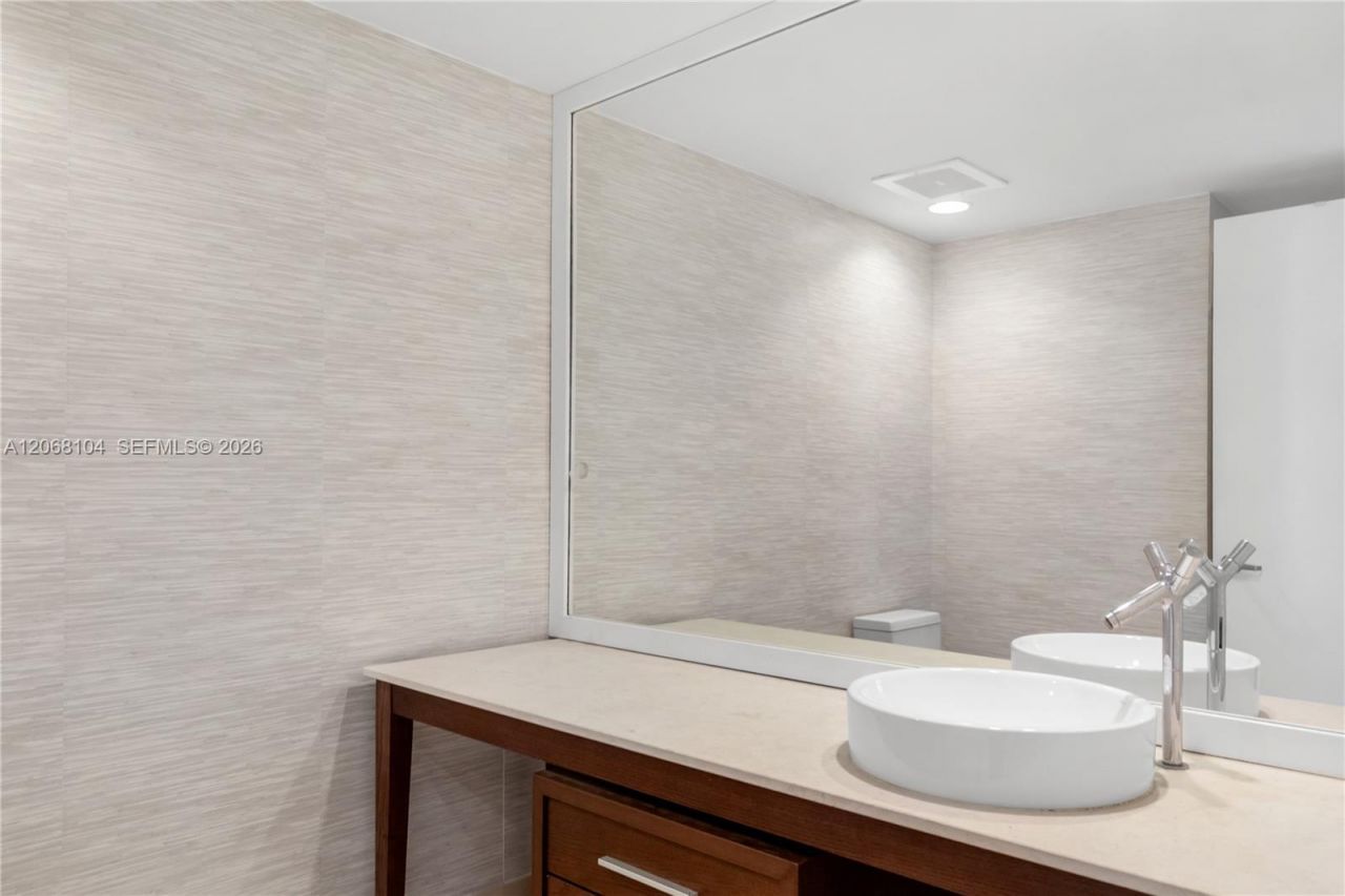 465 Brickell Ave , Unit 2504, Miami, FL 33131 Photo