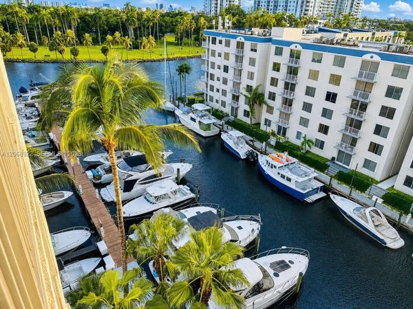 1700 NW N River Dr , Unit 805, Miami, FL 33125