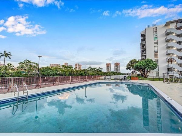 3401 N Country Club Dr, Unit EI-216, Aventura, FL 33180