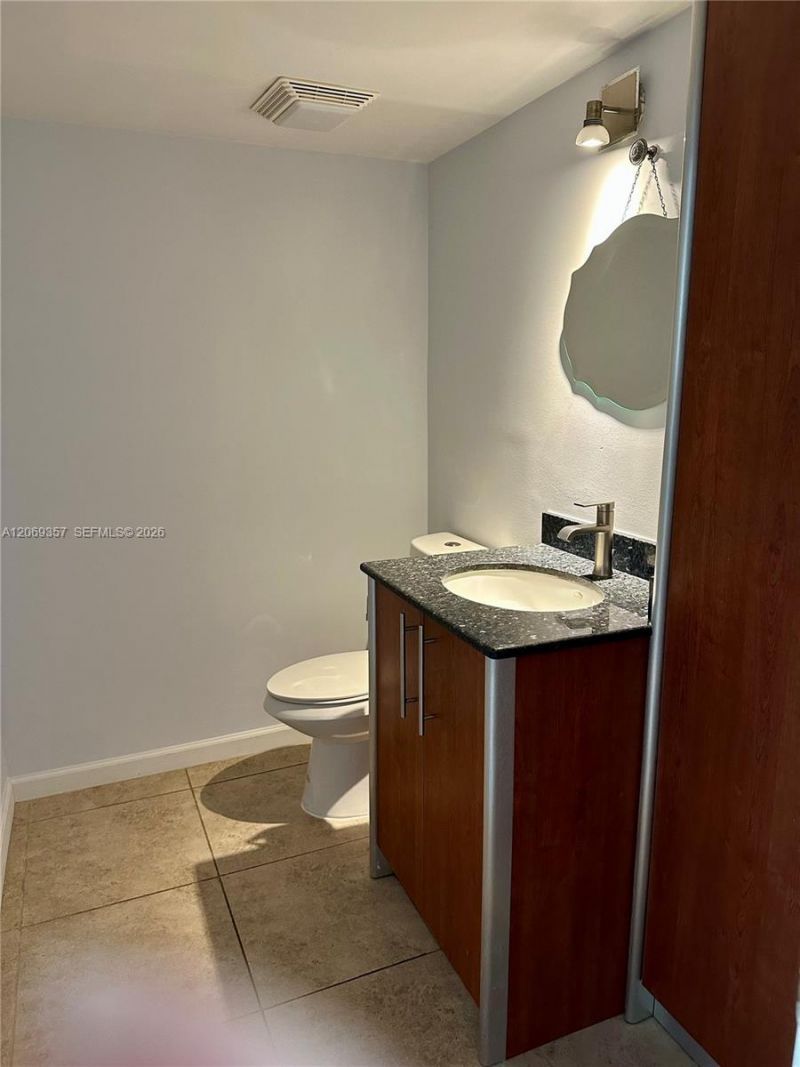 3401 N Country Club Dr, Unit EI-216, Aventura, FL 33180 Photo