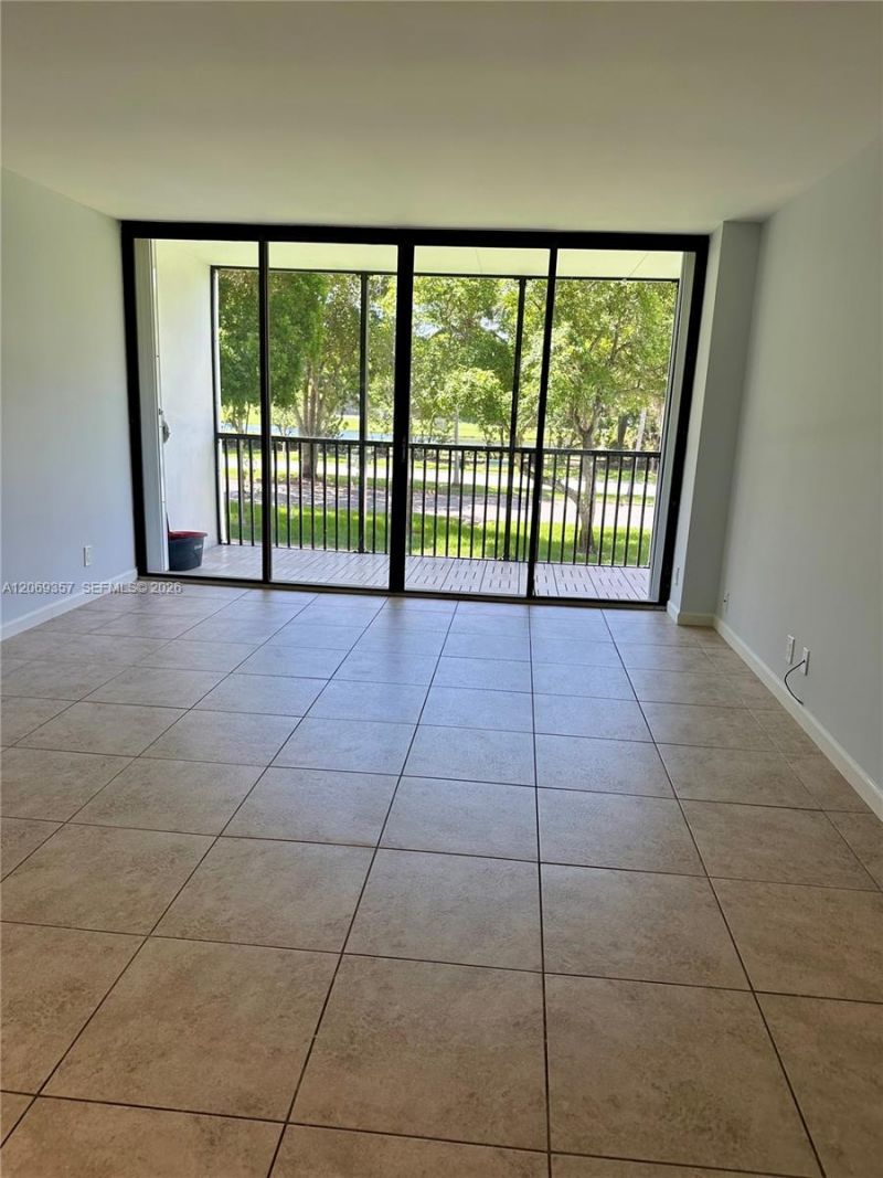 3401 N Country Club Dr, Unit EI-216, Aventura, FL 33180 Photo