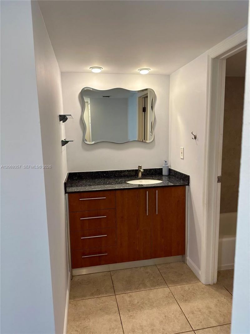 3401 N Country Club Dr, Unit EI-216, Aventura, FL 33180 Photo
