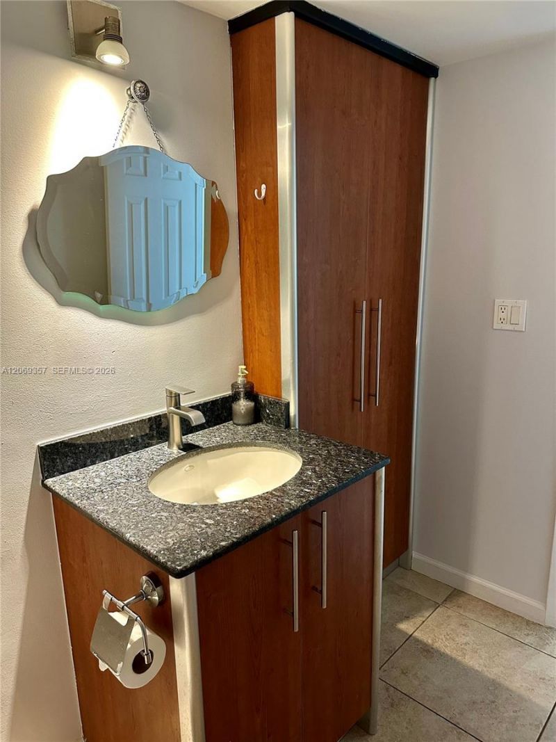 3401 N Country Club Dr, Unit EI-216, Aventura, FL 33180 Photo