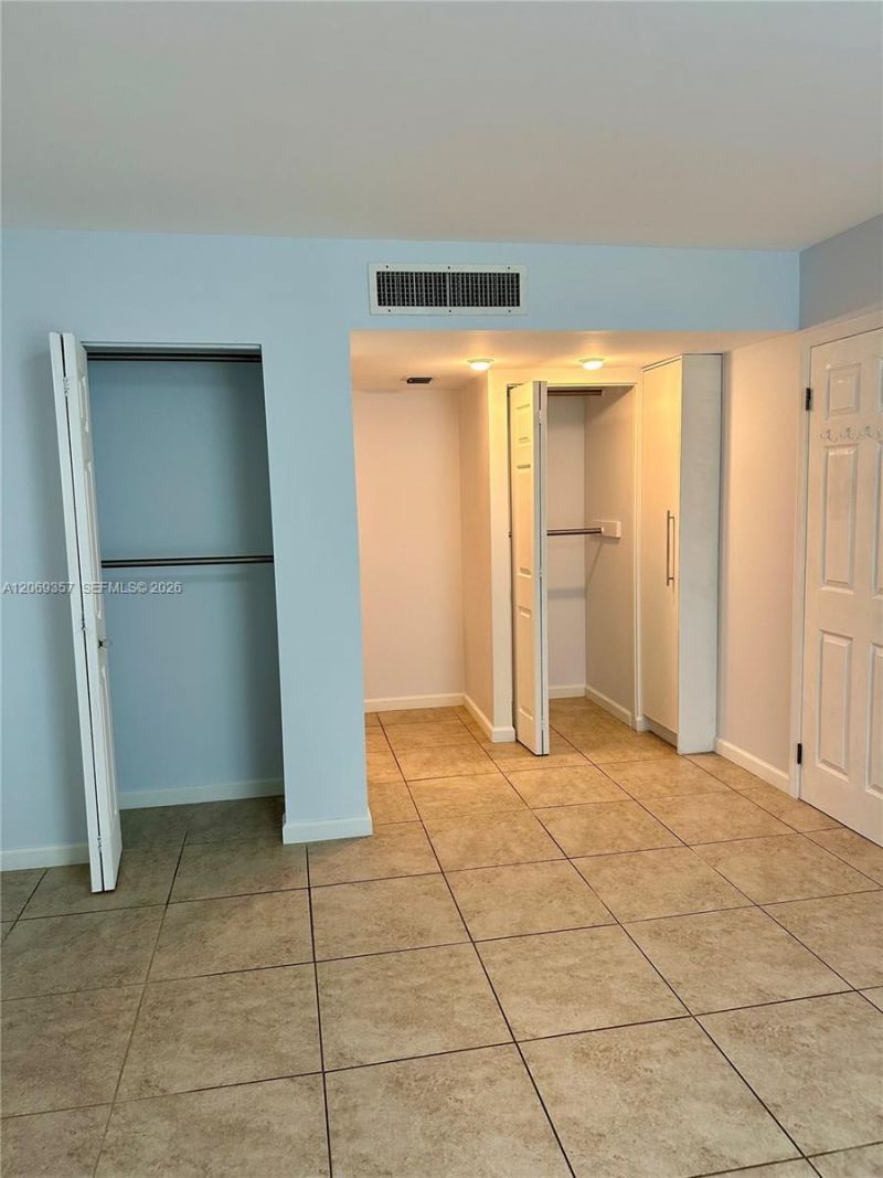 3401 N Country Club Dr, Unit EI-216, Aventura, FL 33180 Photo