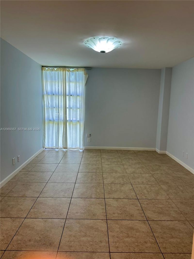3401 N Country Club Dr, Unit EI-216, Aventura, FL 33180 Photo