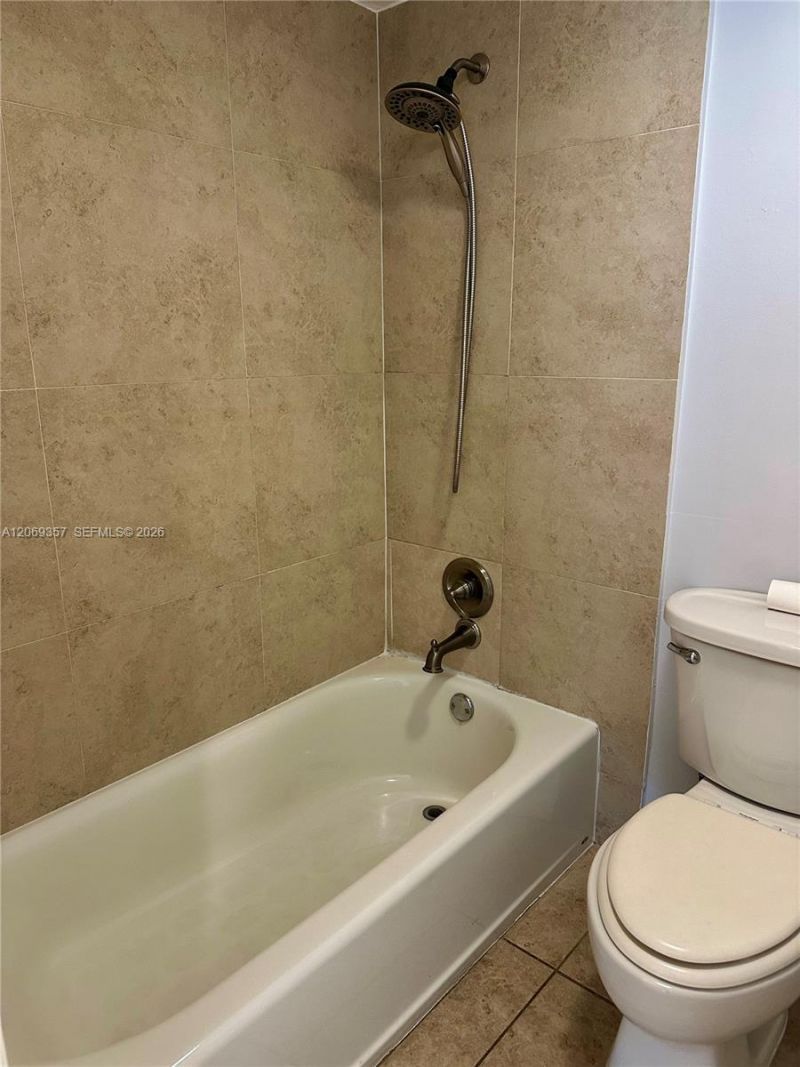 3401 N Country Club Dr, Unit EI-216, Aventura, FL 33180 Photo