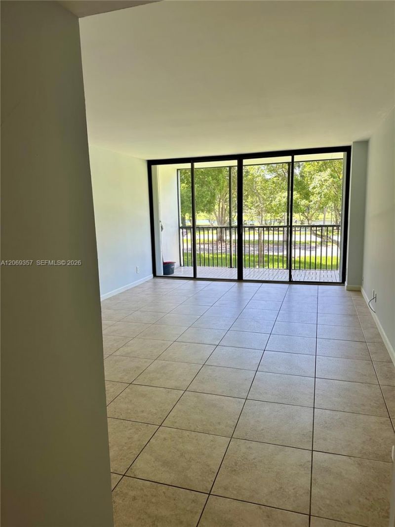 3401 N Country Club Dr, Unit EI-216, Aventura, FL 33180 Photo