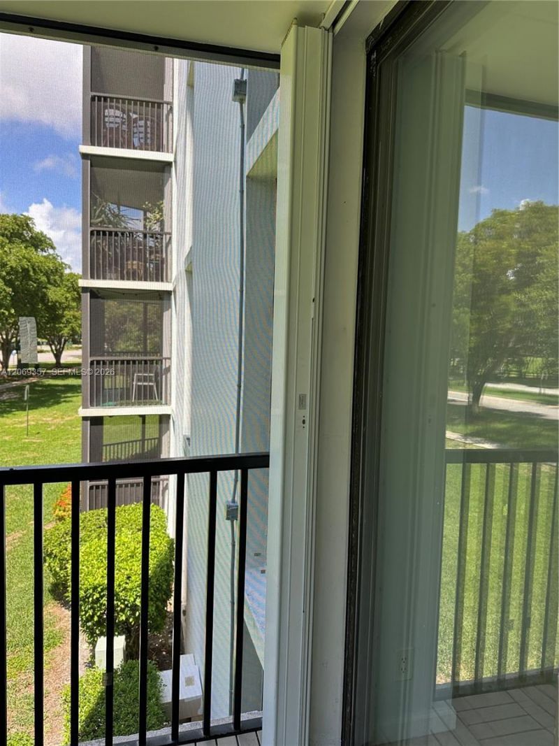 3401 N Country Club Dr, Unit EI-216, Aventura, FL 33180 Photo