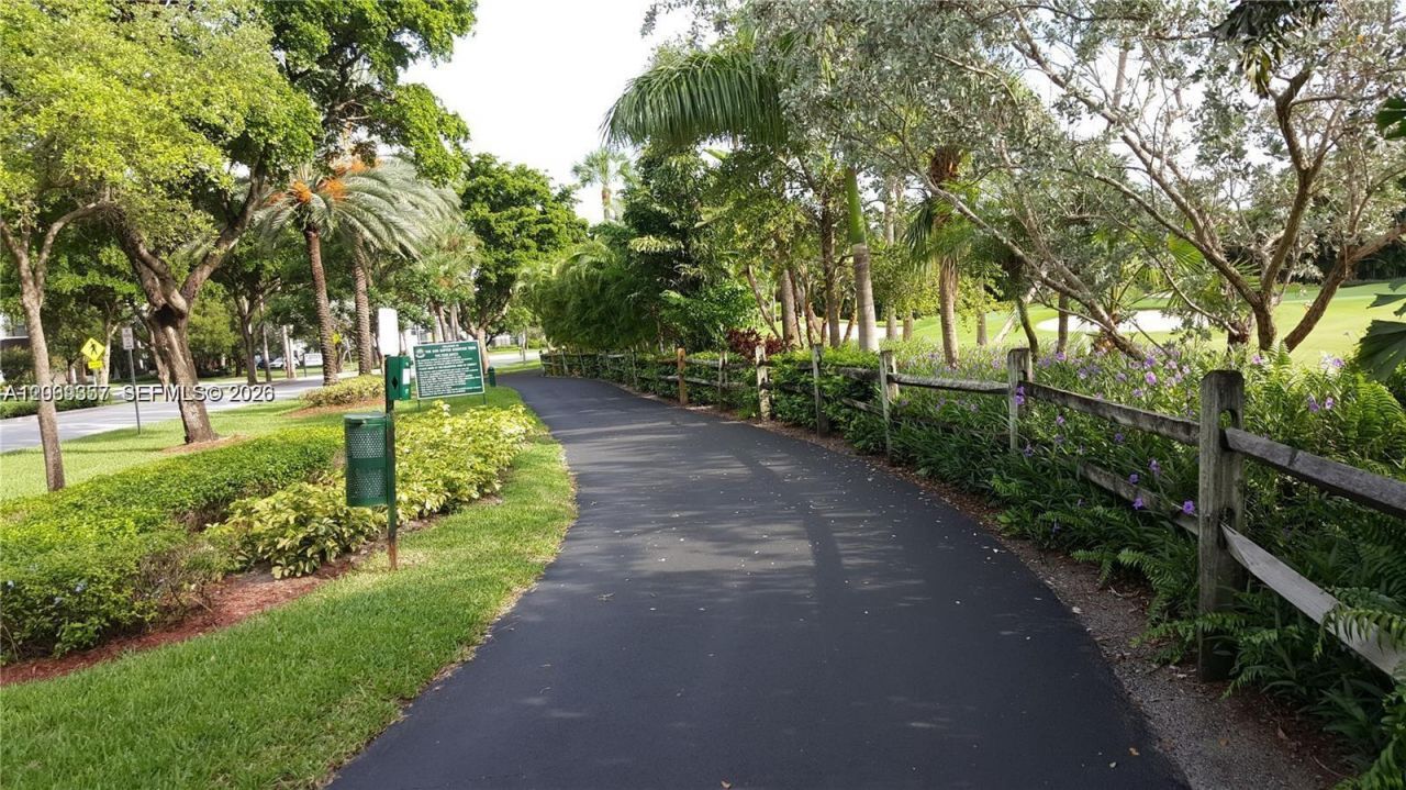 3401 N Country Club Dr, Unit EI-216, Aventura, FL 33180 Photo