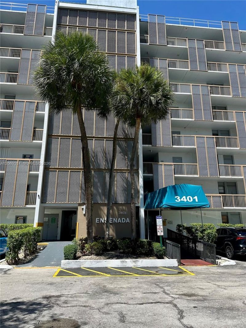 3401 N Country Club Dr, Unit EI-216, Aventura, FL 33180 Photo