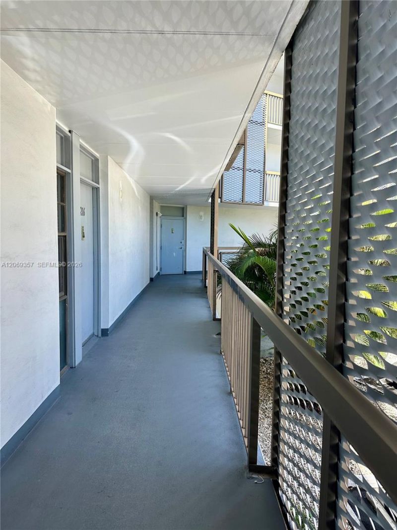 3401 N Country Club Dr, Unit EI-216, Aventura, FL 33180 Photo