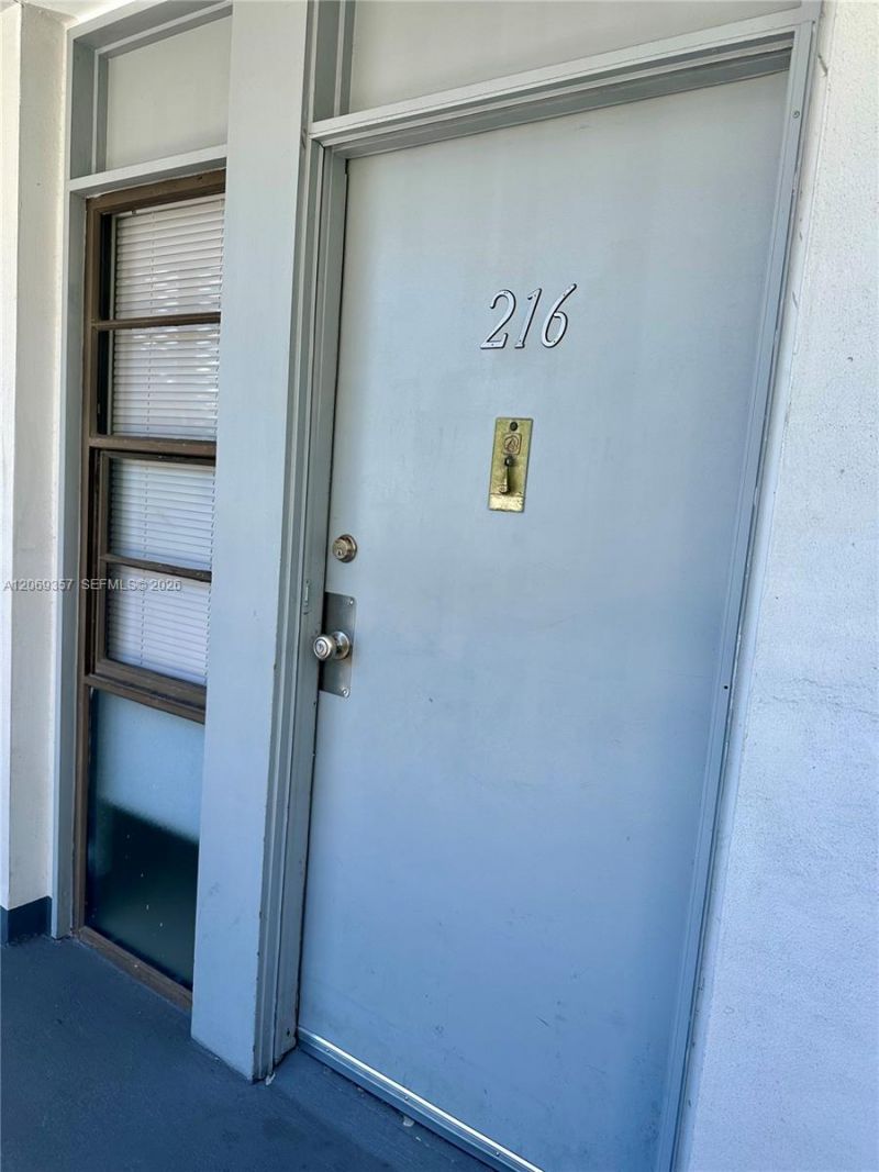 3401 N Country Club Dr, Unit EI-216, Aventura, FL 33180 Photo