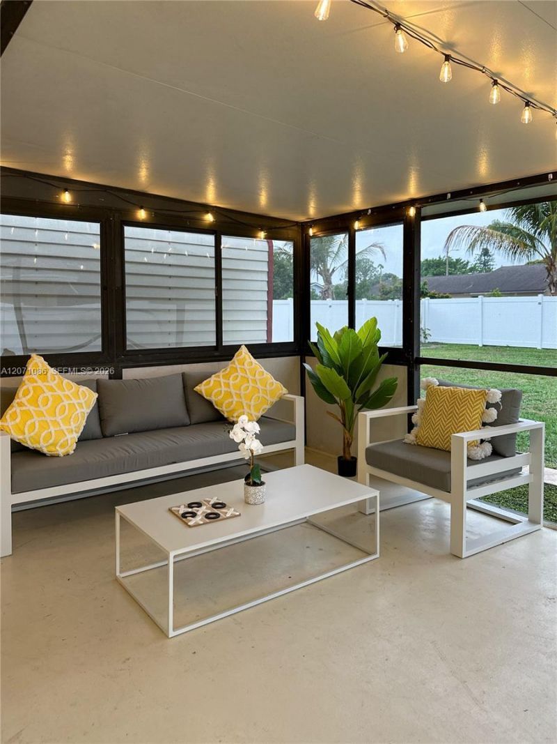177 Dove Cir , Royal Palm Beach, FL 33411 Photo