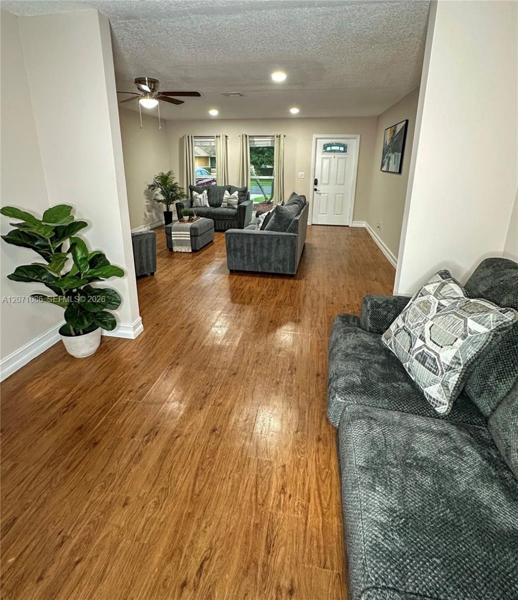 177 Dove Cir , Royal Palm Beach, FL 33411 Photo