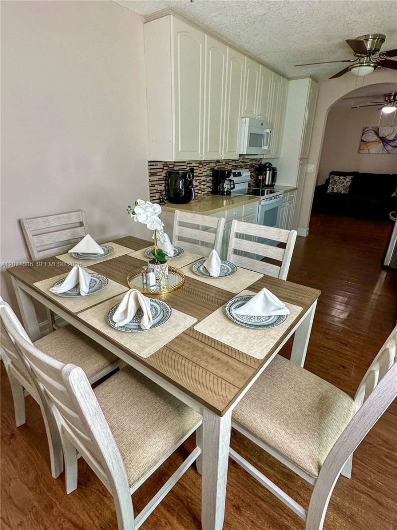 177 Dove Cir , Royal Palm Beach, FL 33411 Photo