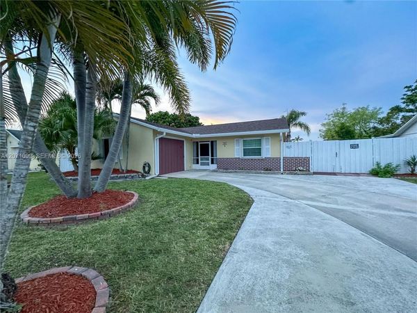 1063 Concert Way , Royal Palm Beach, FL 33411