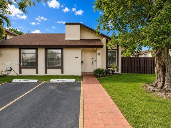 525 NW 100th Ct , Unit 525, Miami, FL 33172