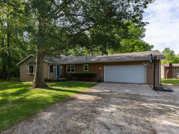 101 N Park Avenue, Geneseo, IL 61254