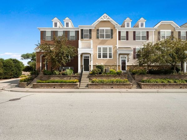 706 E Wing Street , Arlington Heights, IL 60004