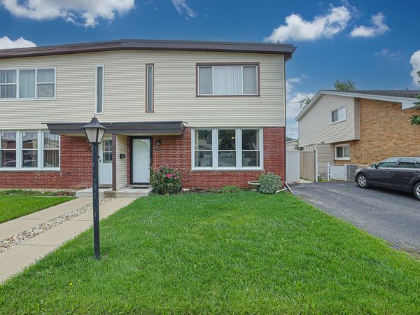 9389 Hamlin Avenue, Des Plaines, IL 60016