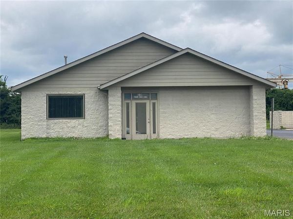 22 Kettle River Drive , Glen Carbon, IL 62034
