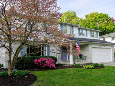33025 Tall Oaks Street, Farmington, Mi 48336