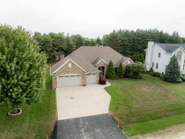 5020 Pine Tree Cir, Caledonia, WI 53402
