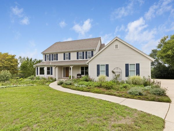 W248S6006 Deerfield Cir, Waukesha, WI 53189