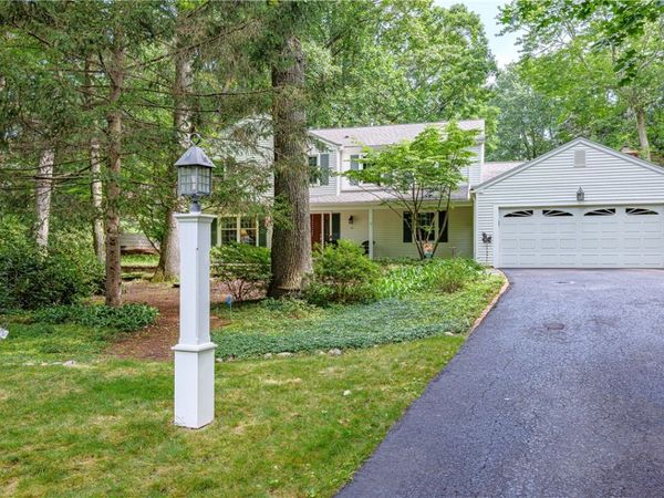 10 Birling Gap, Fairport, NY 14450