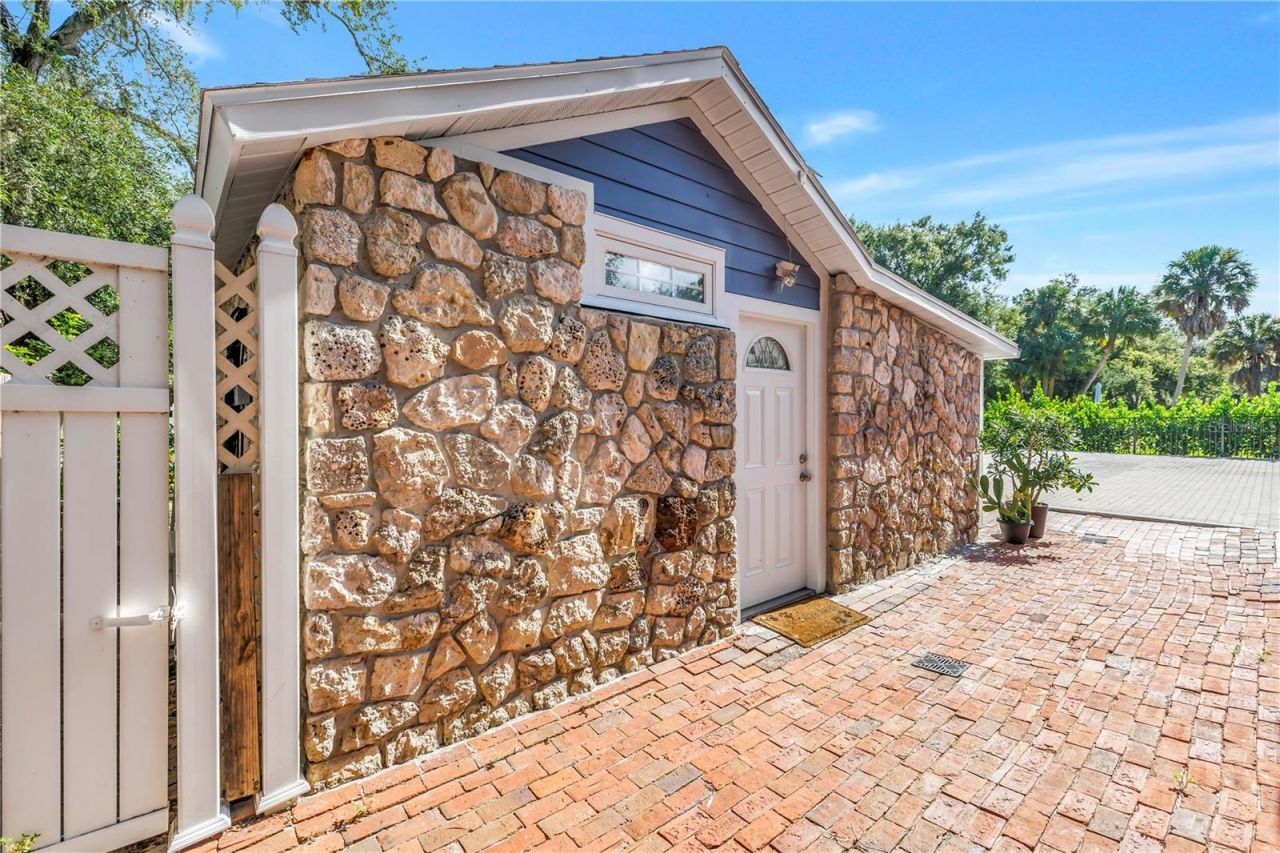 2635 Hyde Park Street, Sarasota, FL 34239 Photo