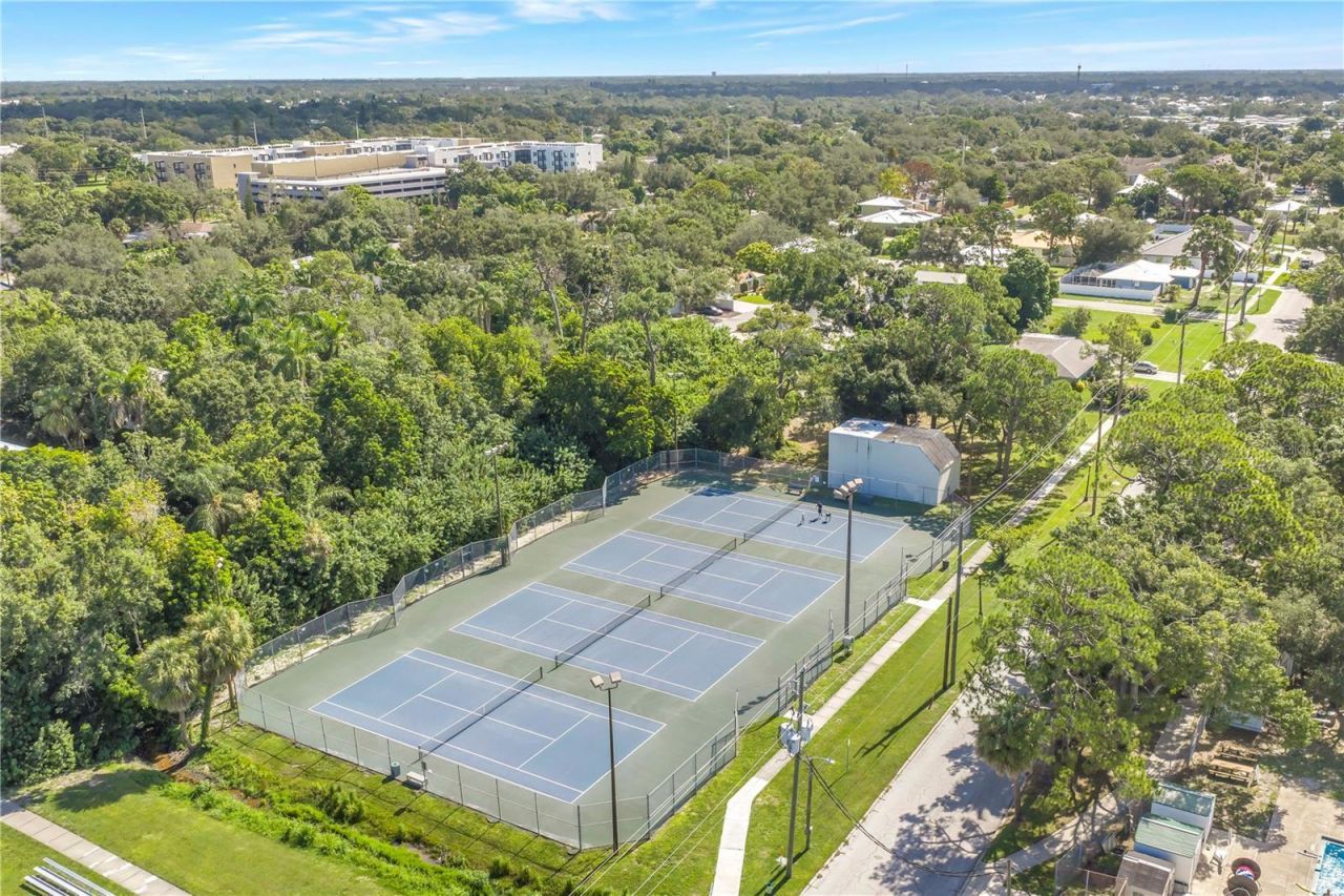 2635 Hyde Park Street, Sarasota, FL 34239 Photo