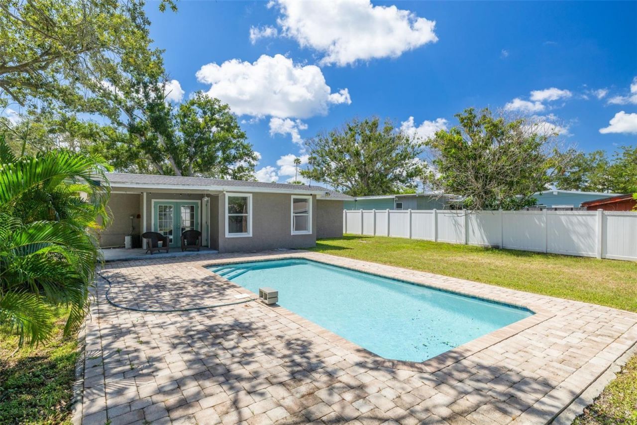 4227 Harrisburg Street Ne, Saint Petersburg, FL 33703 Photo