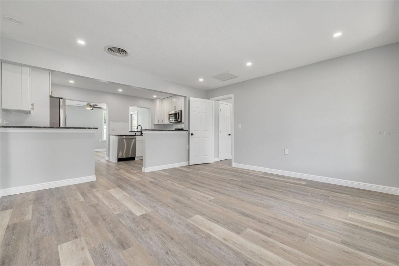 4227 Harrisburg Street Ne, Saint Petersburg, FL 33703 Photo