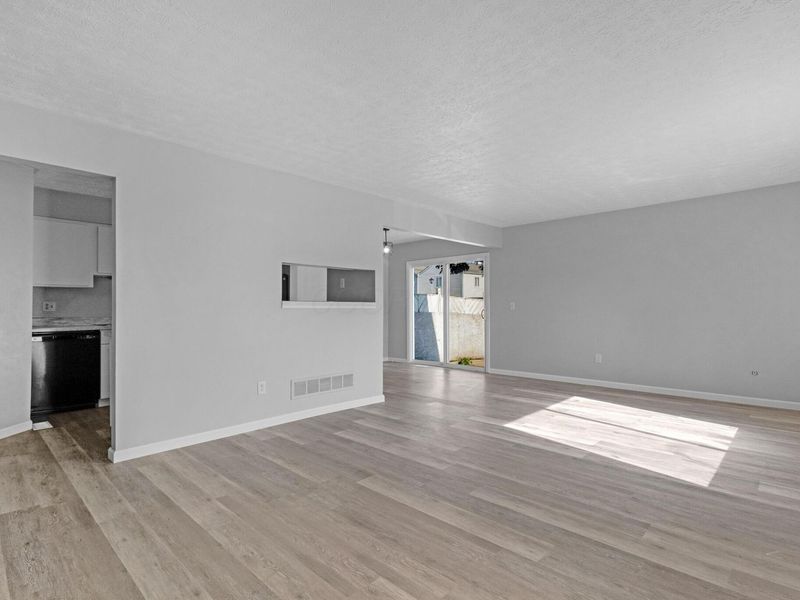 5204 Dierker Road, Unit D, Columbus, OH 43220 Photo 6